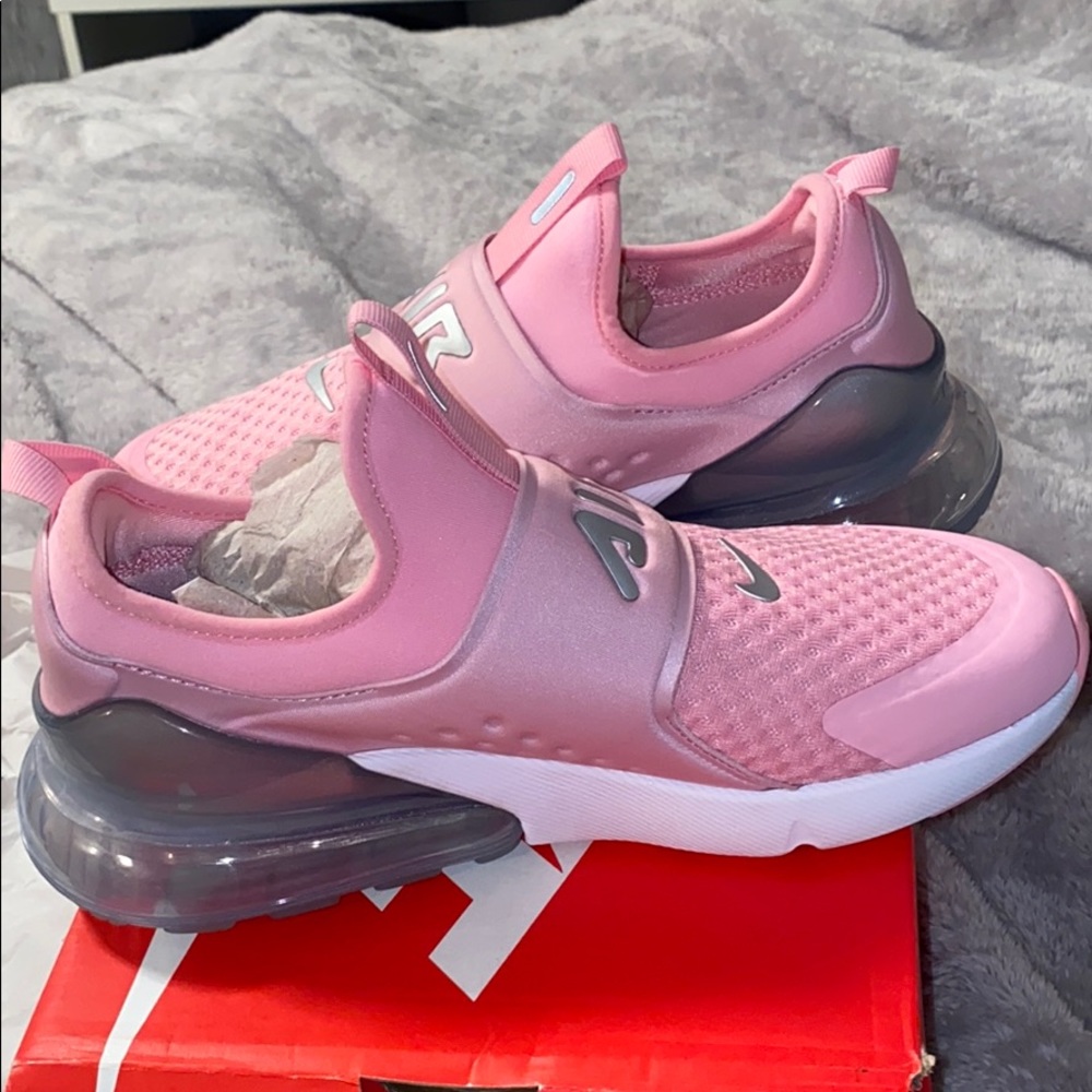 Pink sneakers Nike air max 270